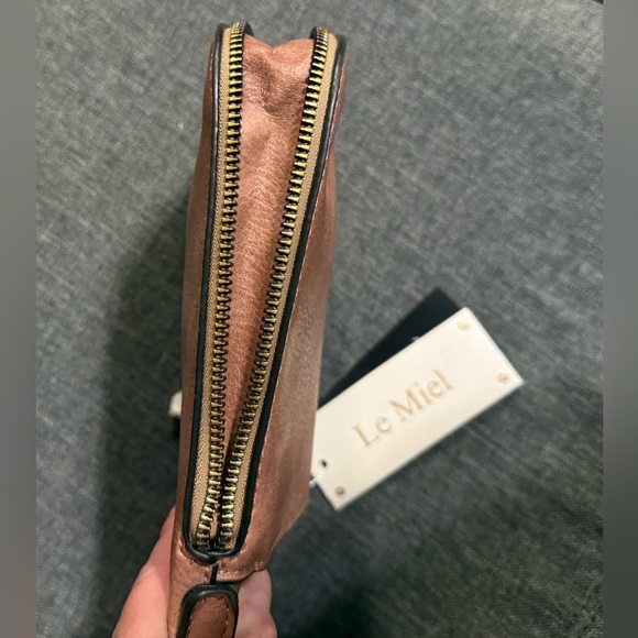 Le Miel Brown Vegan Leather Crossbody Expanding Wallet Purse NWT - Picture 13 of 14